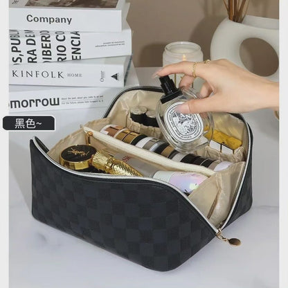 Travel cosmetic organizer