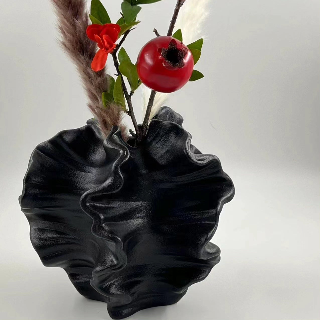 Irregular Folds Curve Shape Flower Vase