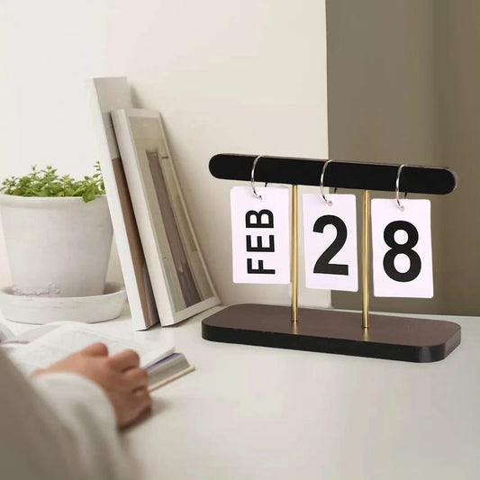 Decorative desk calendar