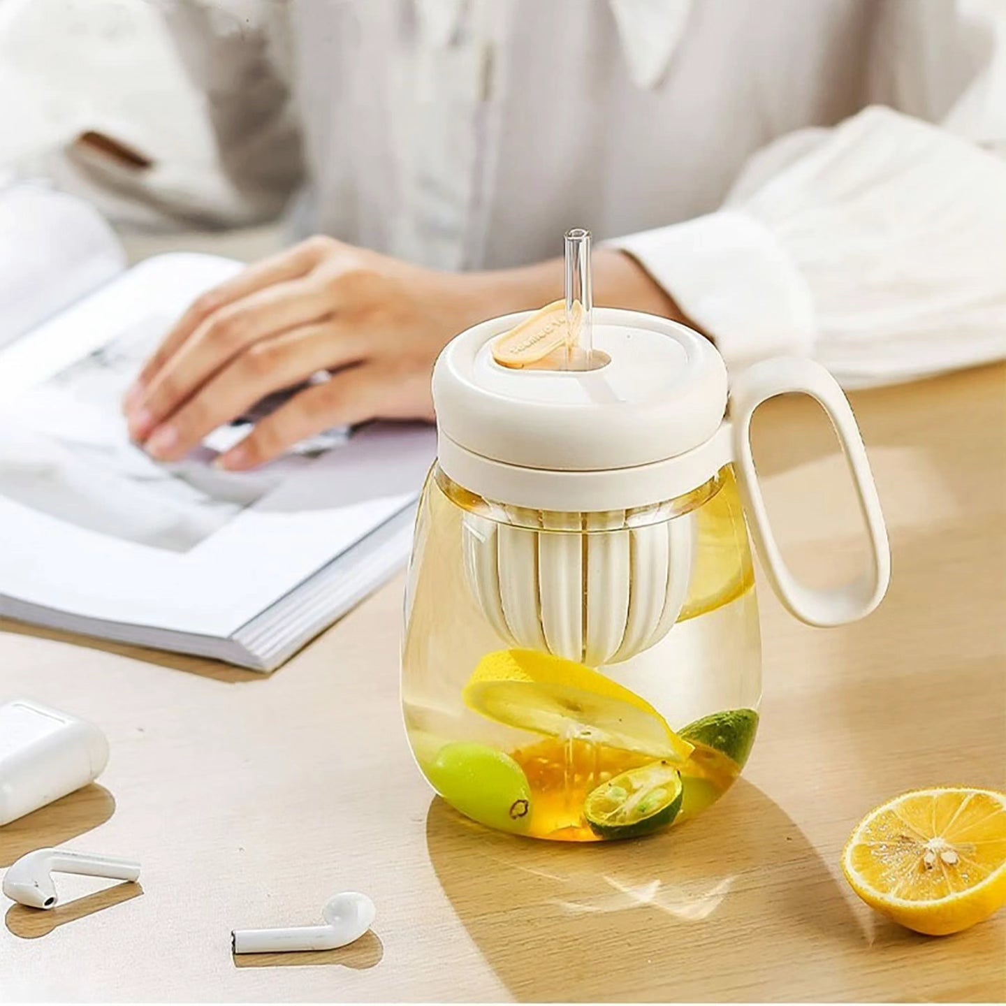 Plastic Water Bottle/Teacup with Infuser and Lid