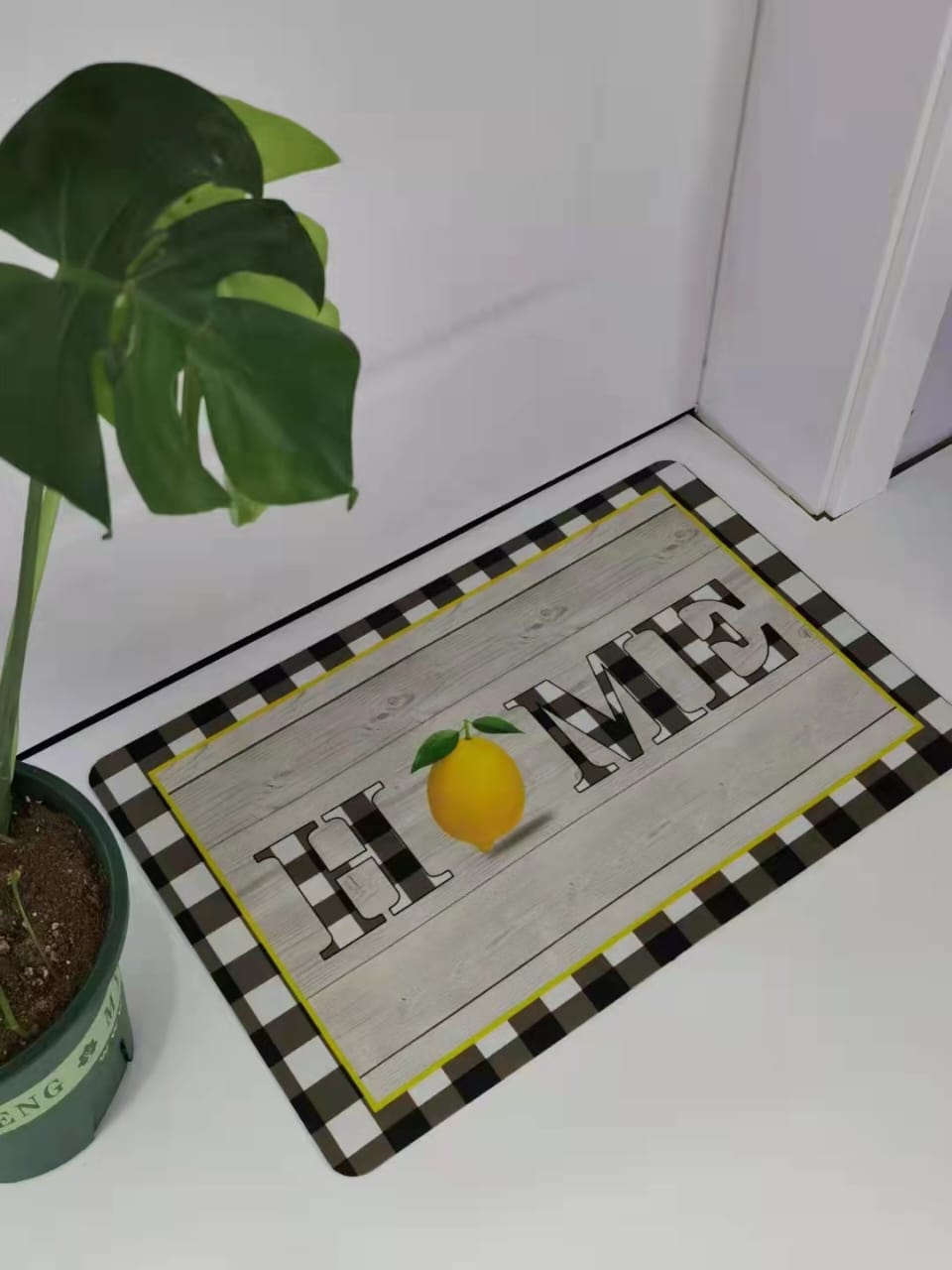 Door mat with rubber bottom