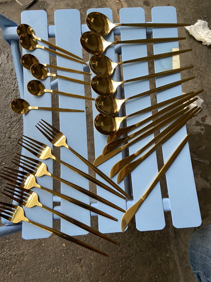 24Pc Cutlery set