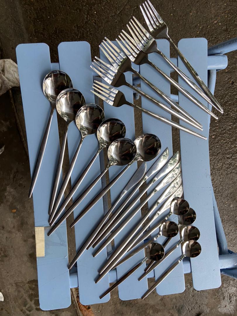 24Pc Cutlery set