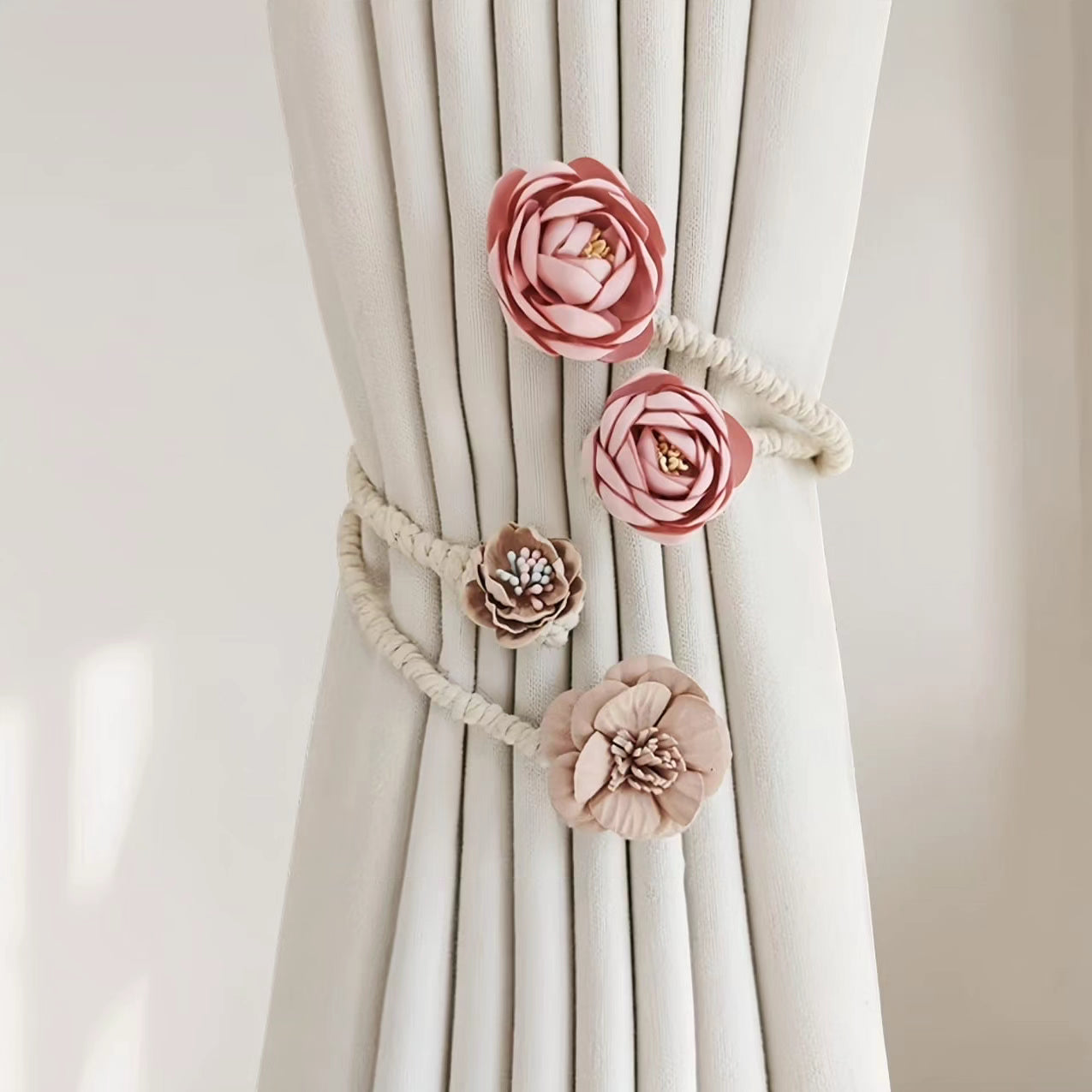 Creative handmade flower curtain holder