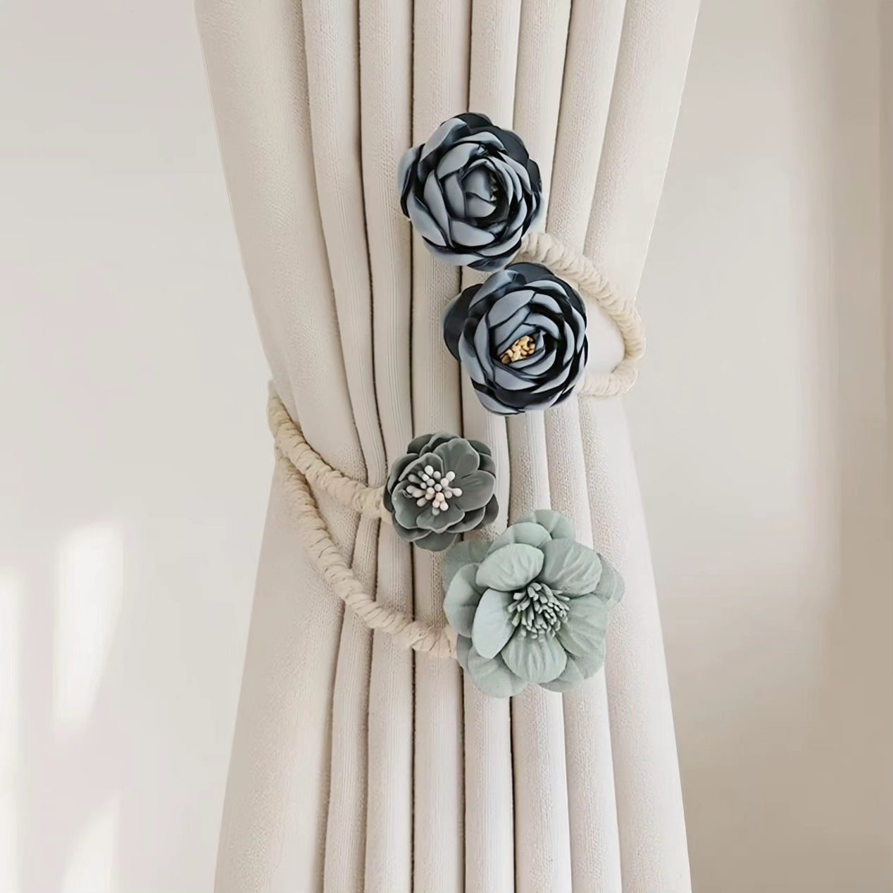 Creative handmade flower curtain holder