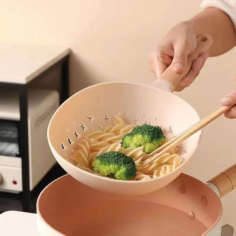 Big kitchen colander with long handle