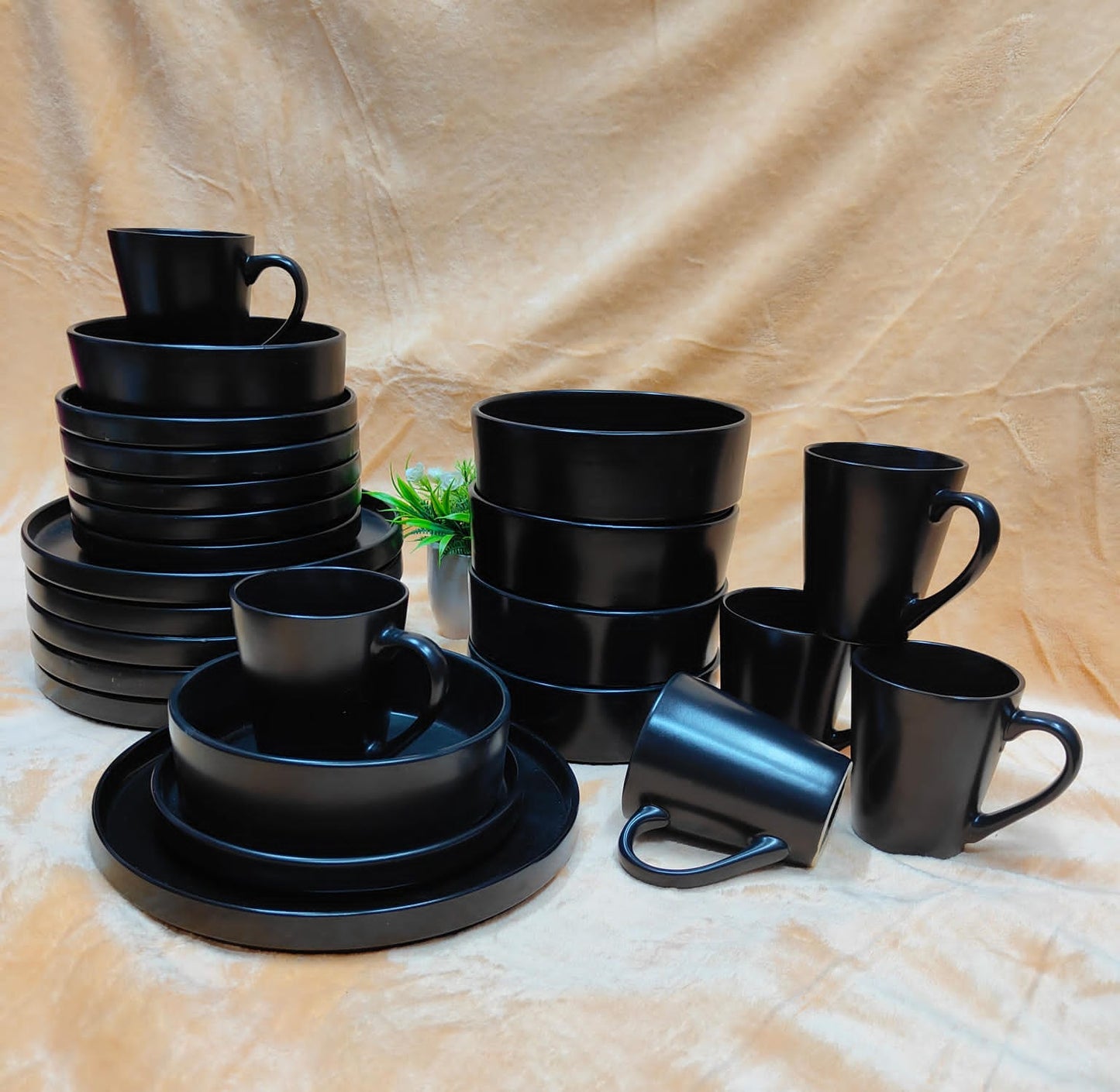 24 pc plain Black Dinnerset