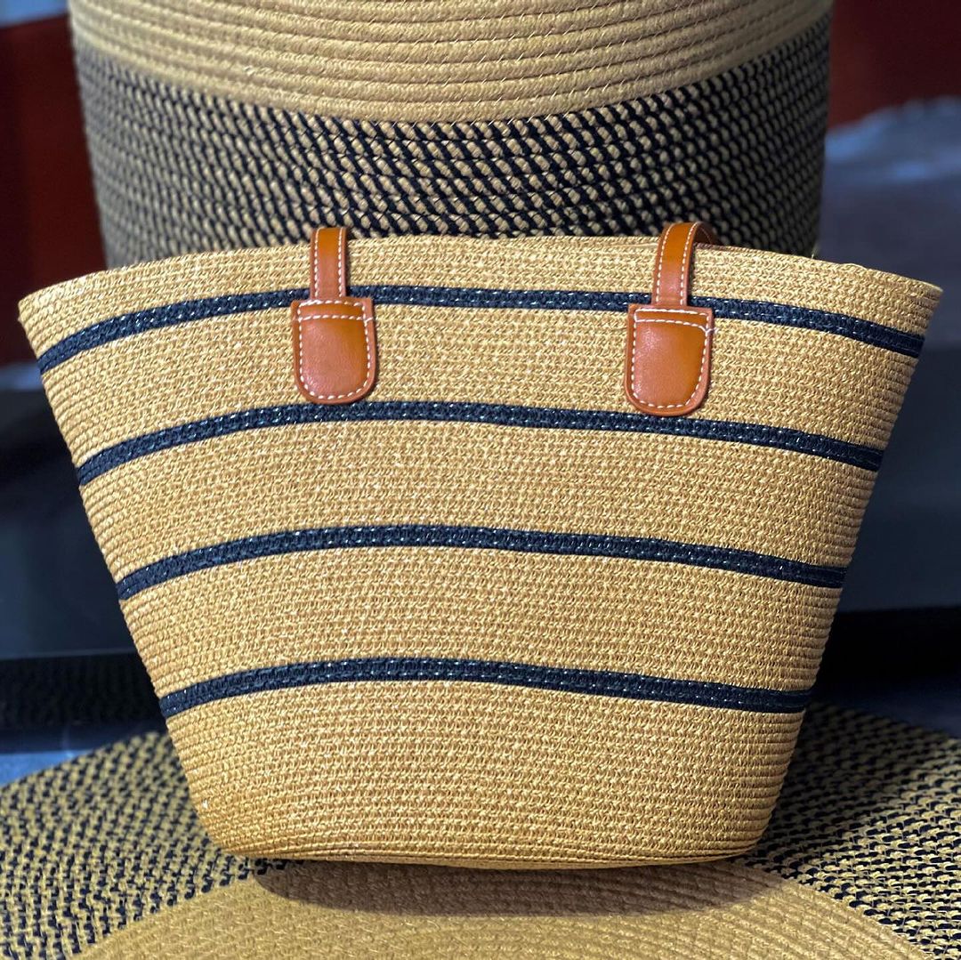 Straw woven beach bag