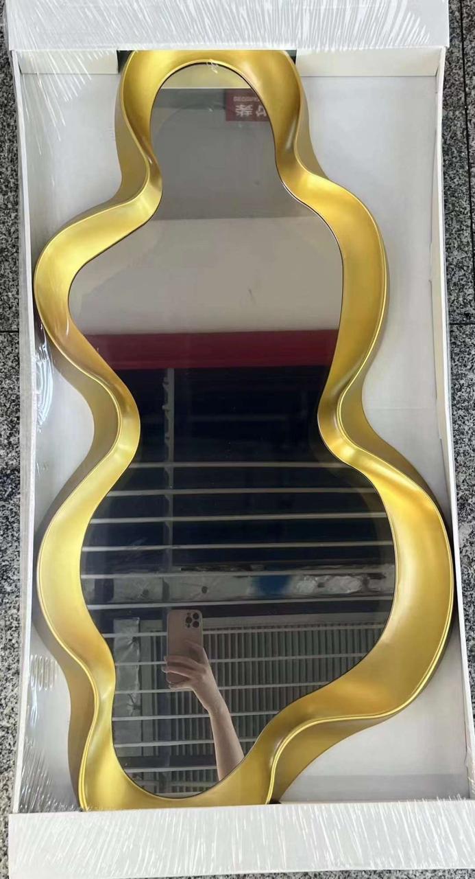 Curved mirror