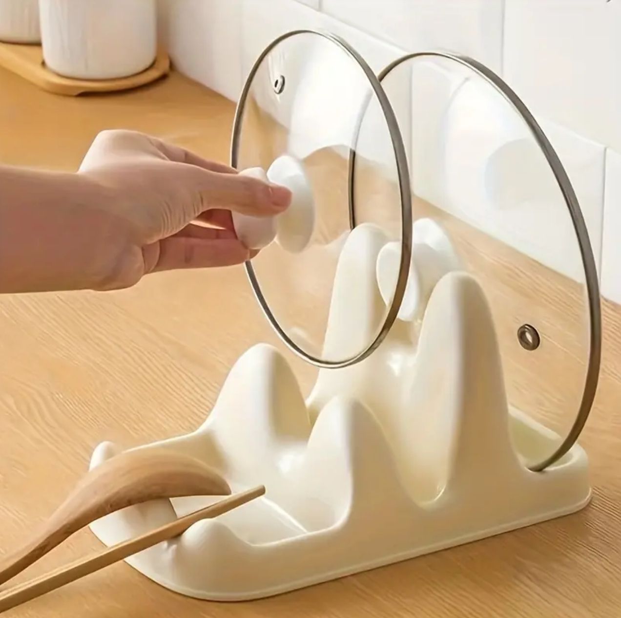 Multifunctional lid and serving spoon holder/rack