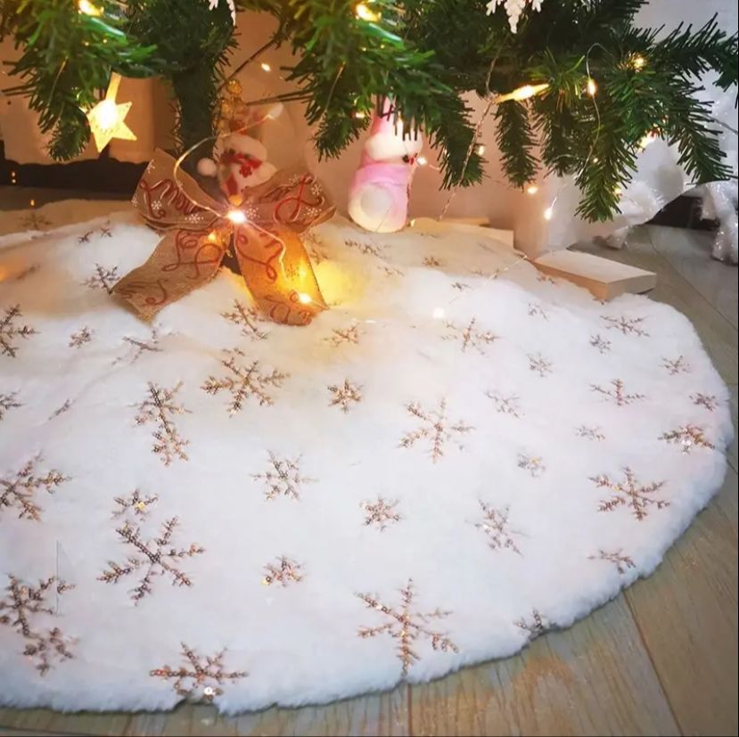 Christmas tree skirt available in size 90*90cms kshs .2550/-