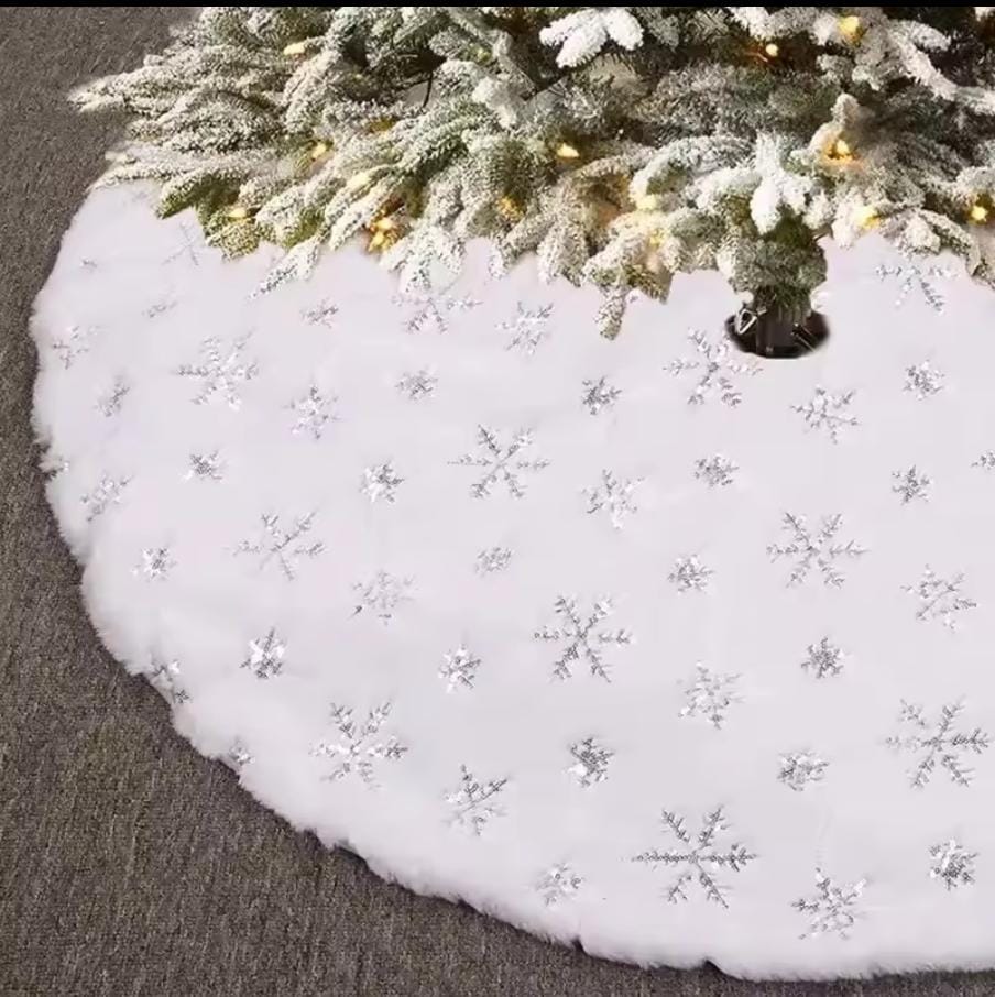 Christmas tree skirt available in size 90*90cms