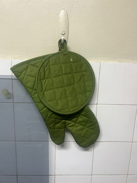 Oven Gloves and mitten pot holder