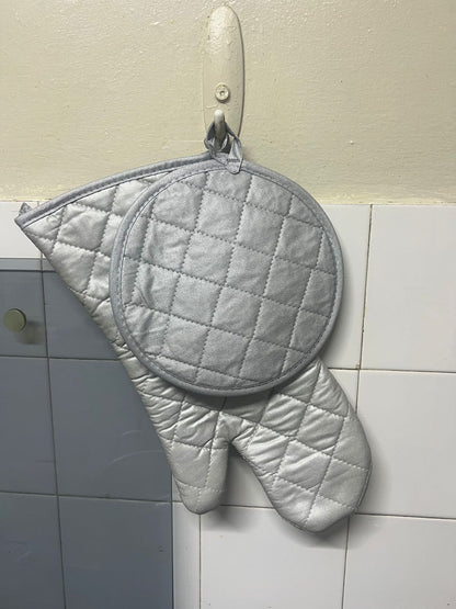 Oven Gloves and mitten pot holder