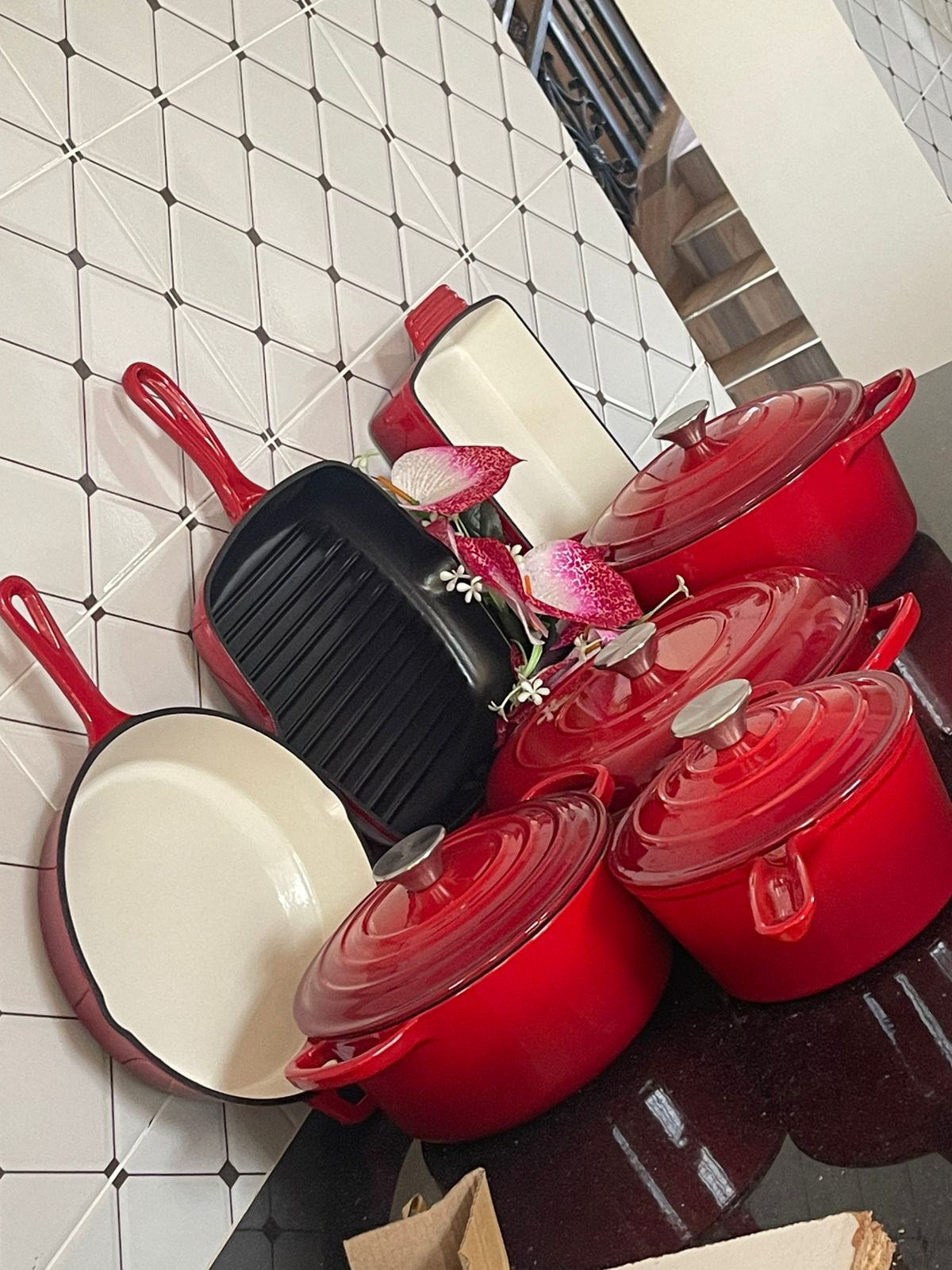 Enamel cast iron cookware set