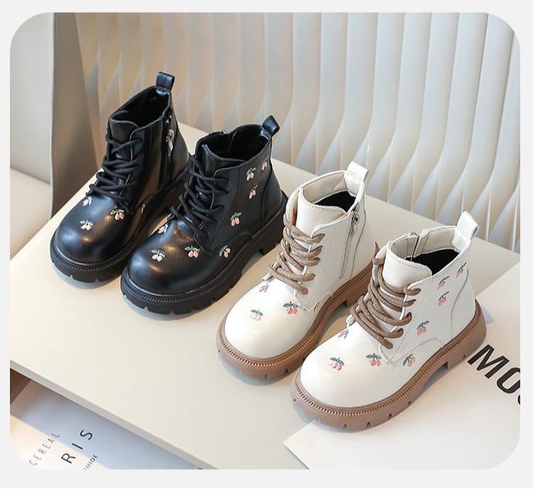 Kids elegant boots
