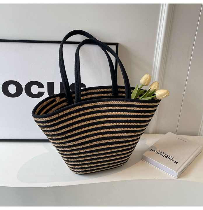 Capacity straw woven bag gift