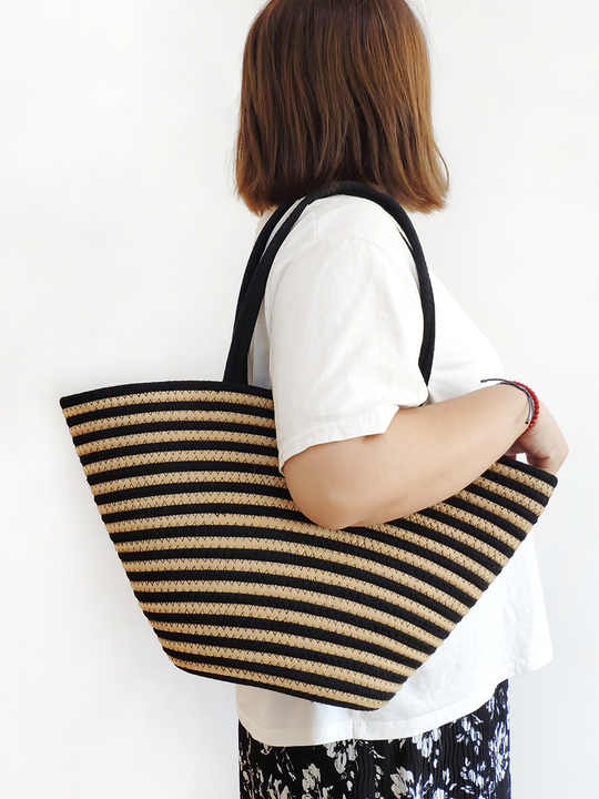 Capacity straw woven bag gift