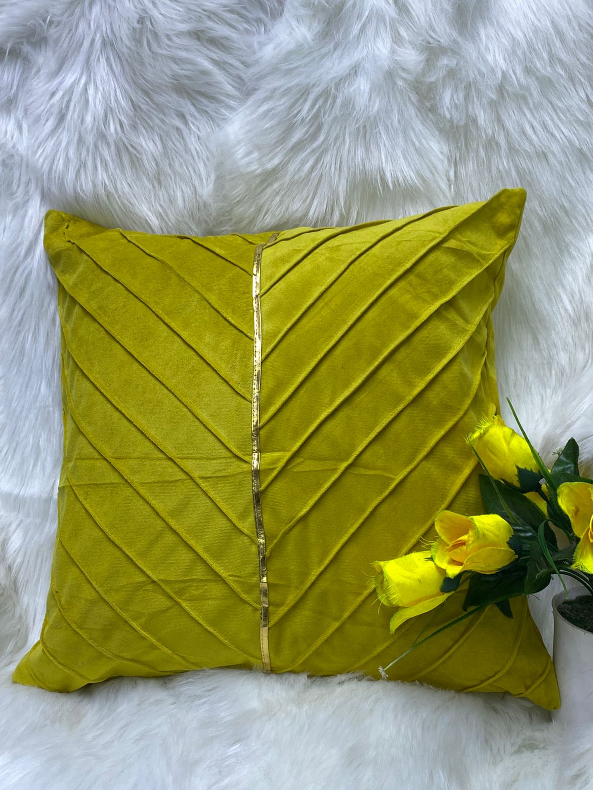 Velvet throw cushion covers