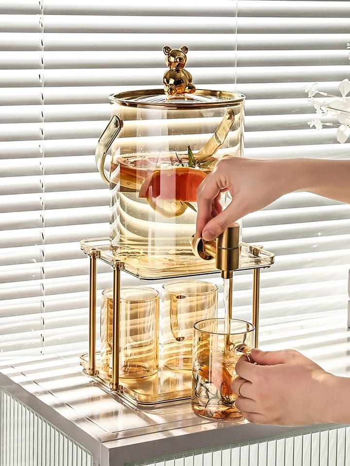 Glass juice dispenser with 4 mugs