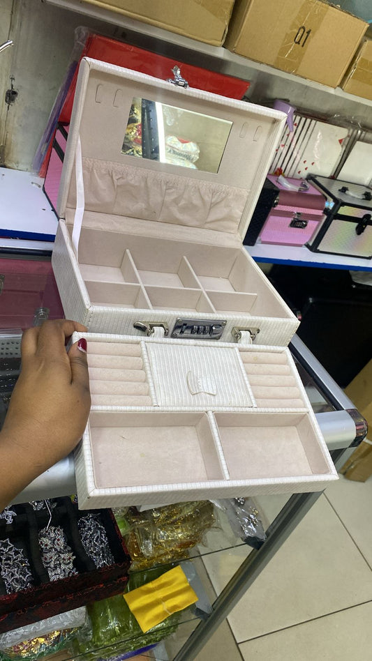 Jewelry organizer box