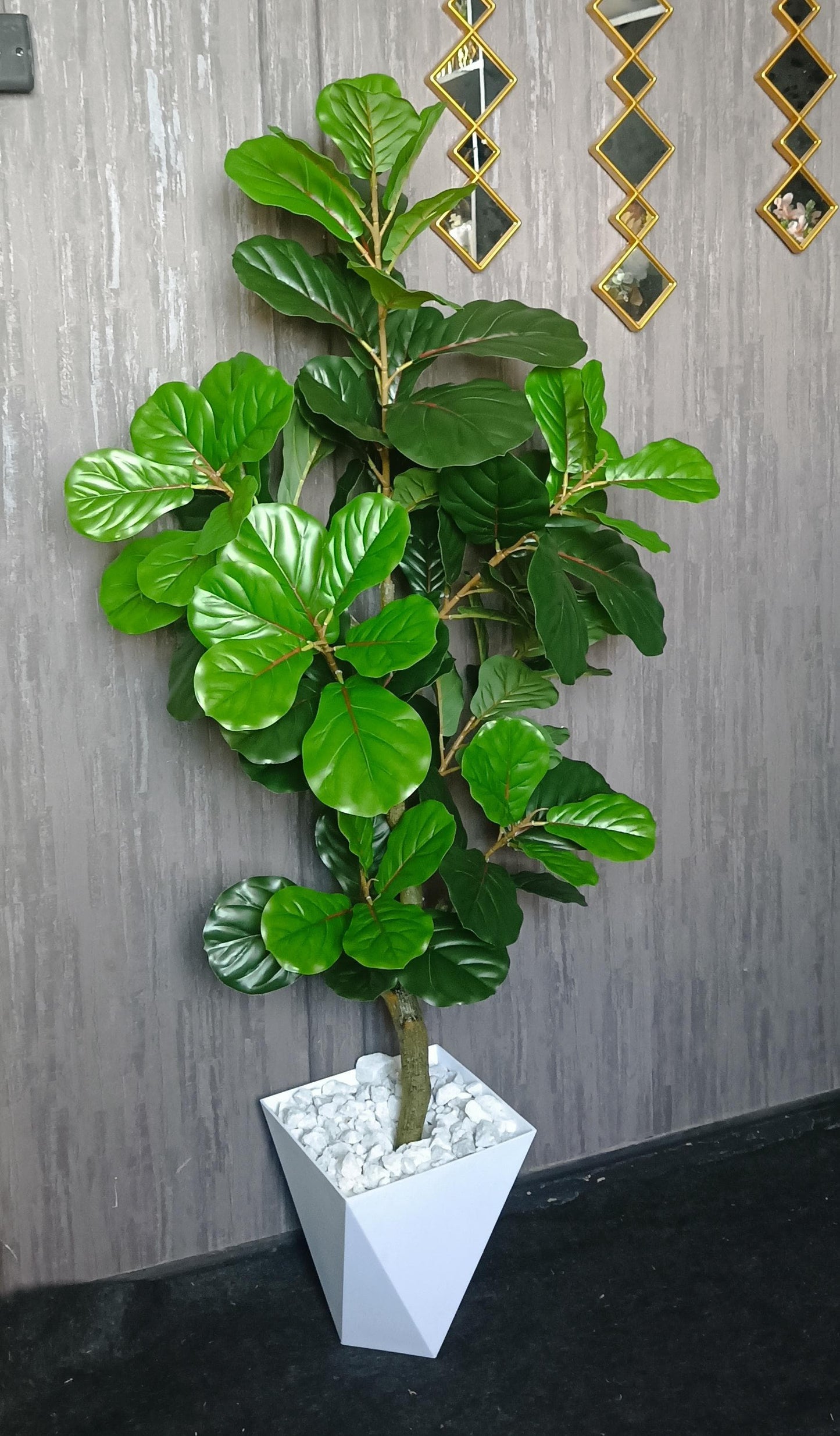 Artificial Fiddle Leave Plant With Vase And Pebbles