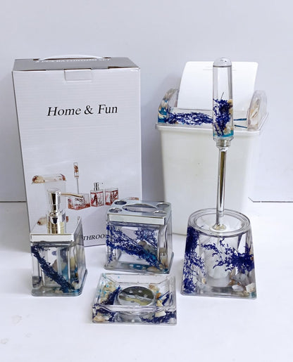Bathroom accessories set