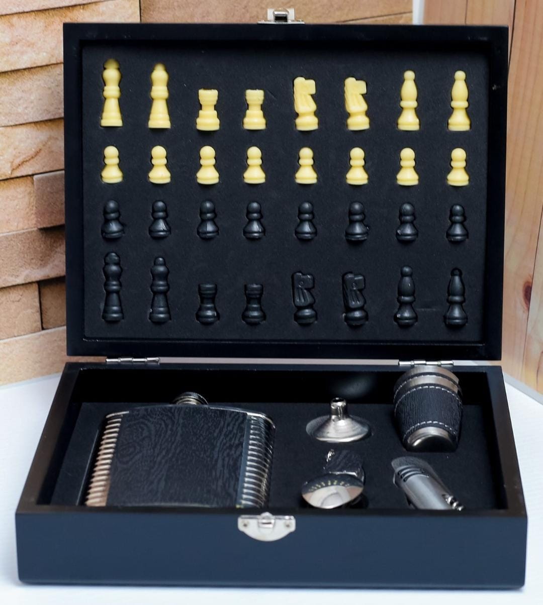 Wine flask gift set with Chess play set