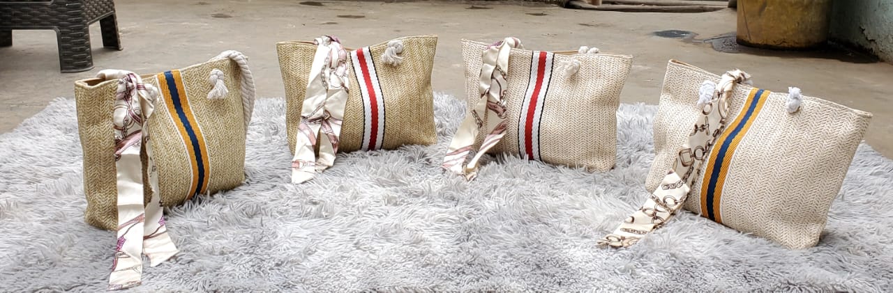 Straw tote bag