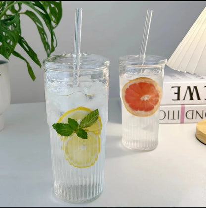 Glass tumbler with straw