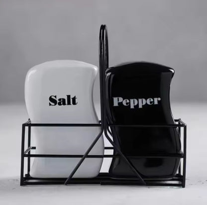 2 in 1 Salt and pepper shaker