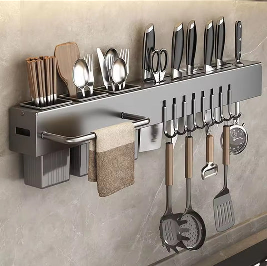 Wall mounted cutlery holder