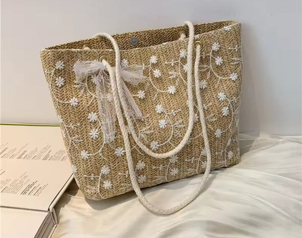 Straw tote bag