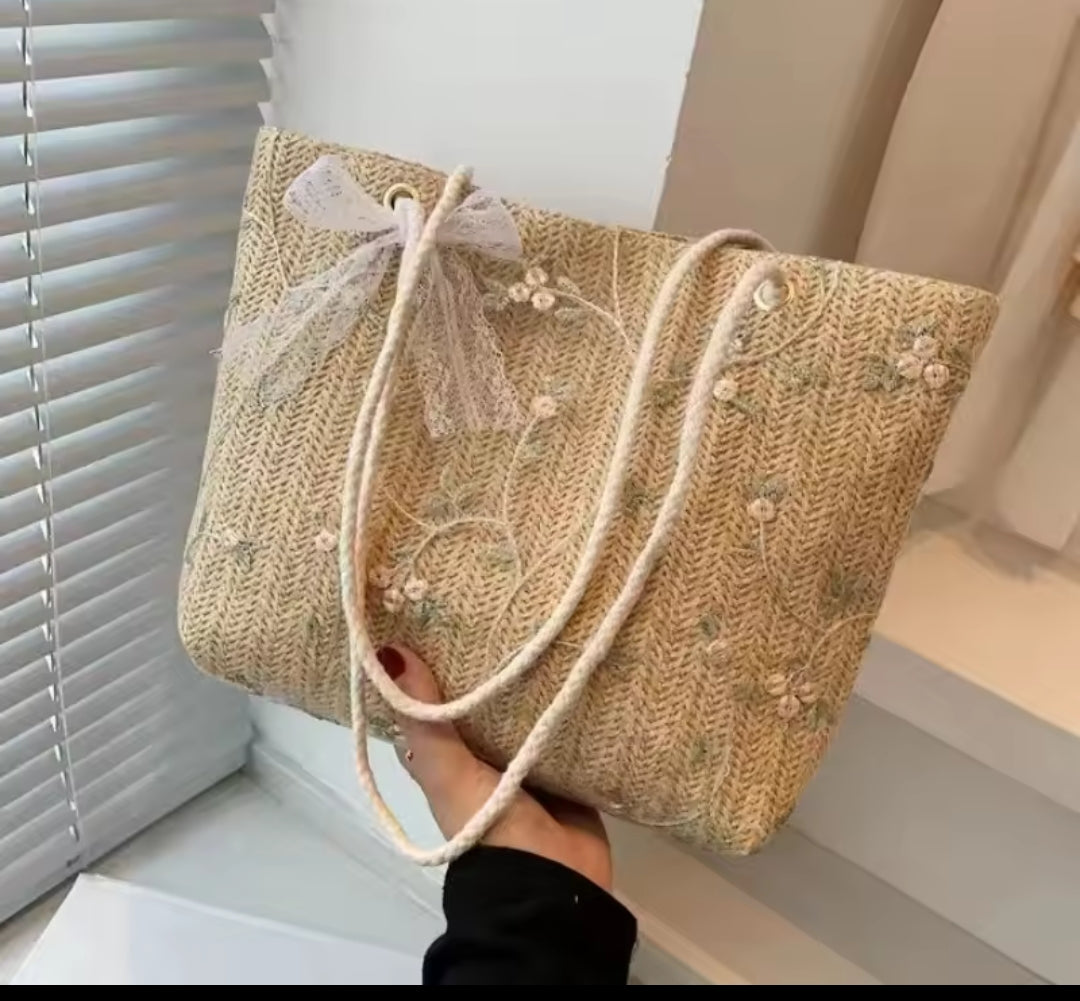 Straw tote bag