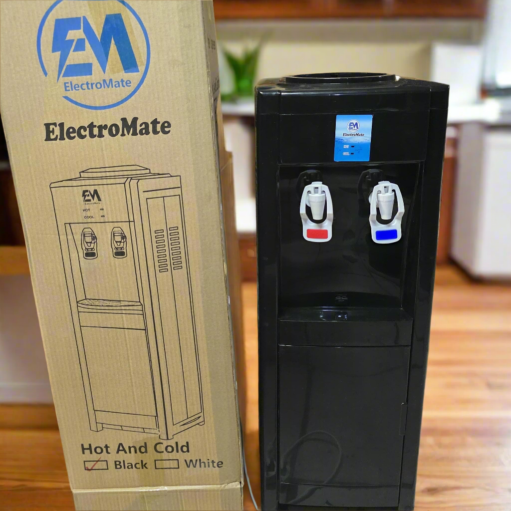 Hot and cold water dispenser