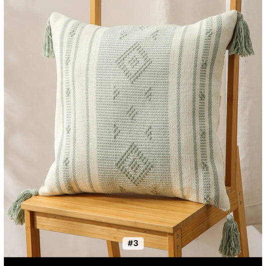Throw pillow cover with tassels
