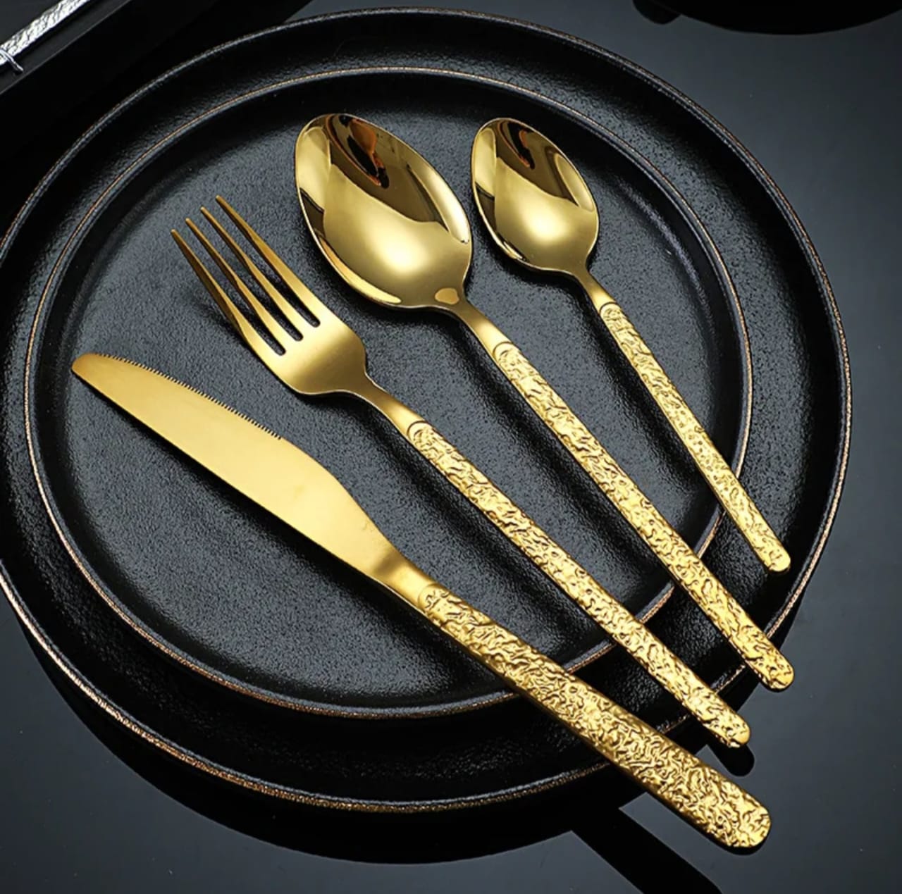 Golden embossed cutlery set 