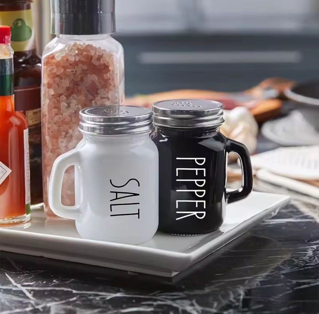 Salt and pepper shaker set