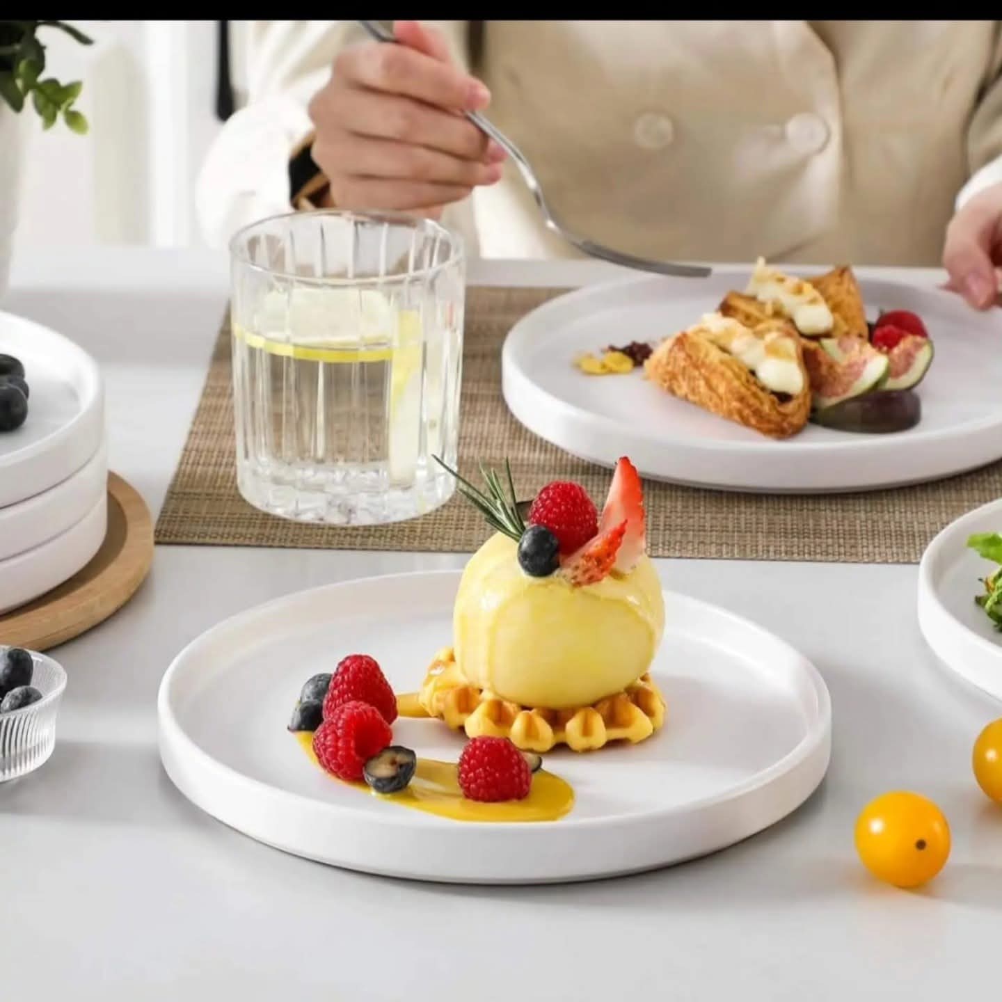 6pcs White Ceramic plates