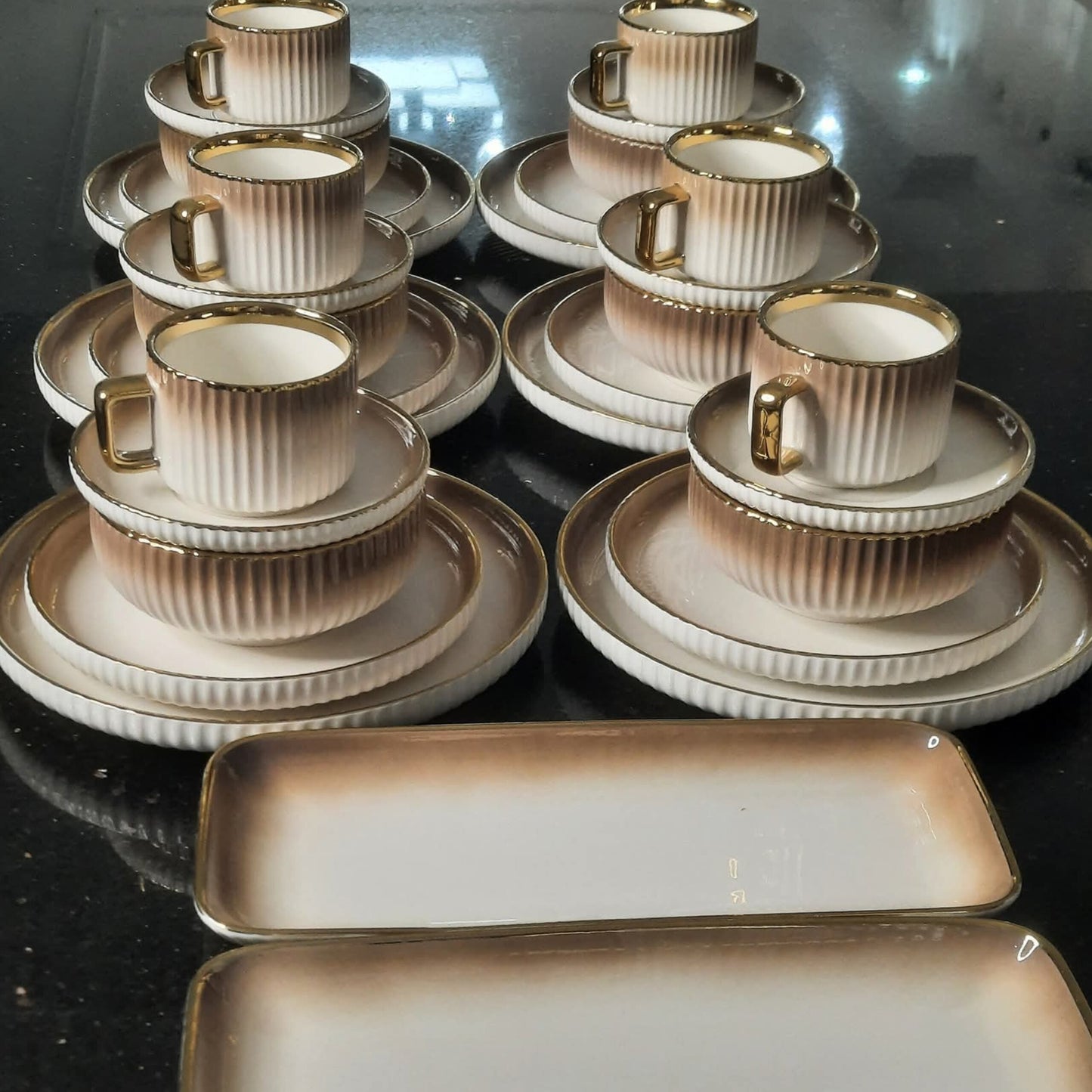 32 Piece Porcelain Dinnerware Set