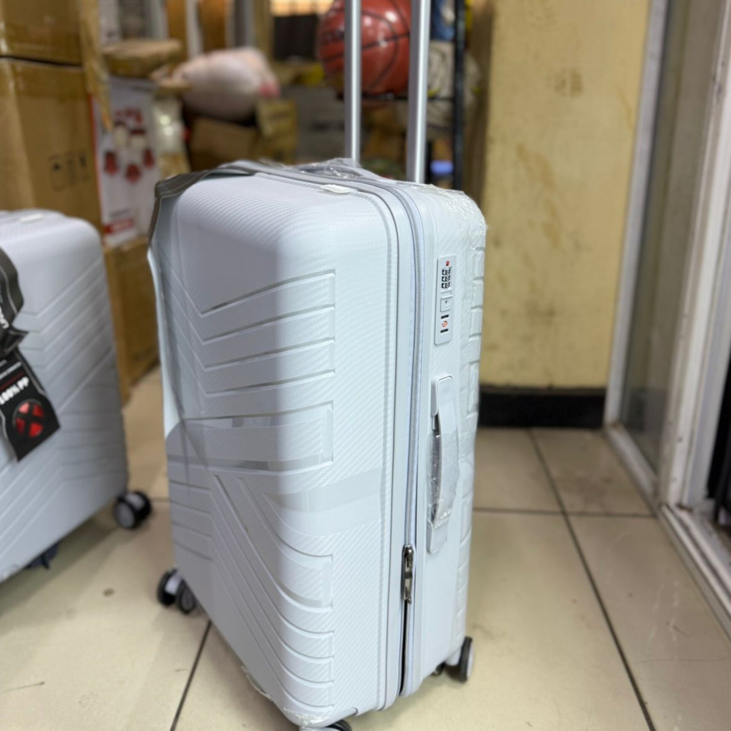 Medium suitcases 66cm