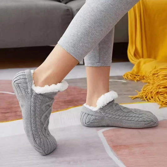 Fluffy indoor shoes like socks