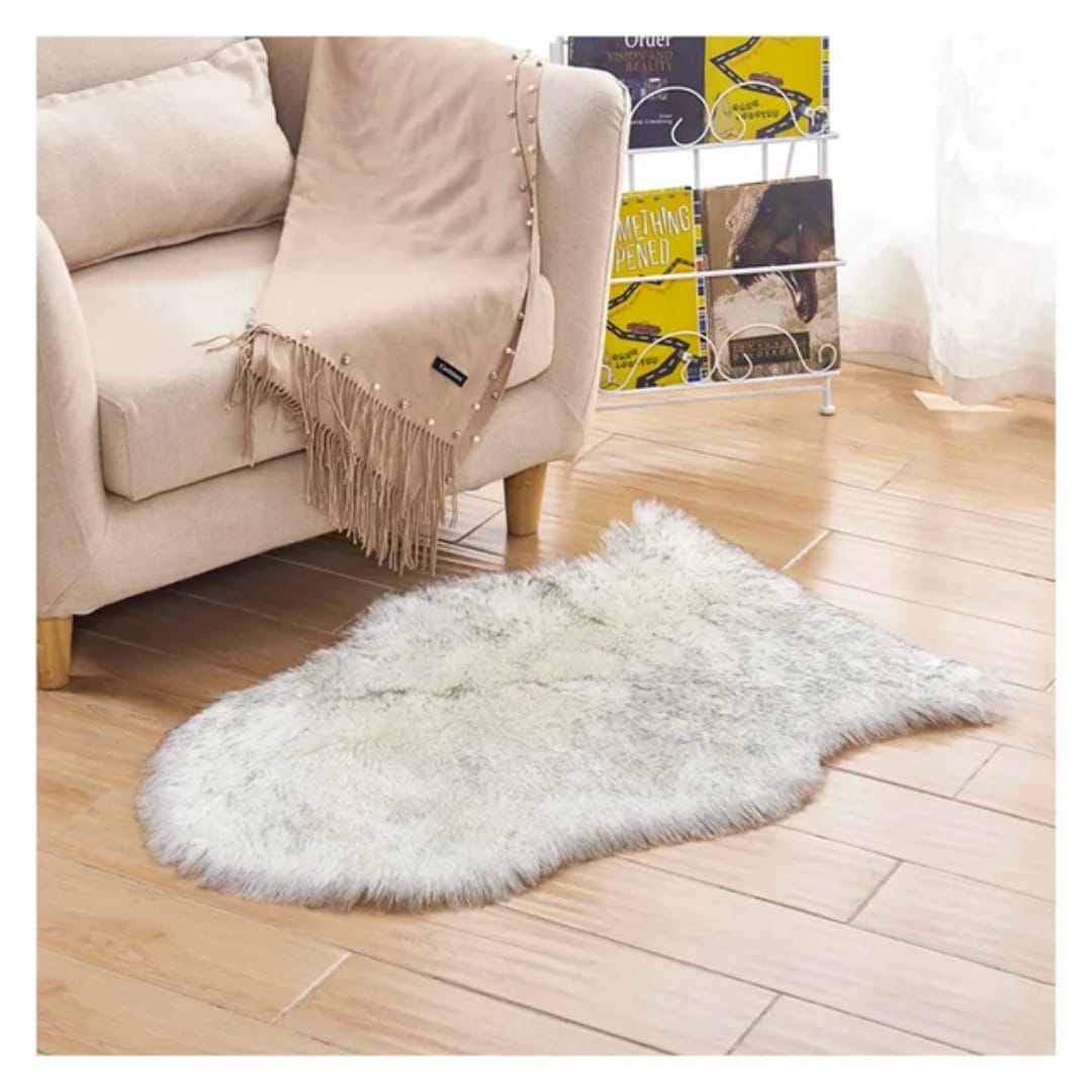 Mini faux fur rug