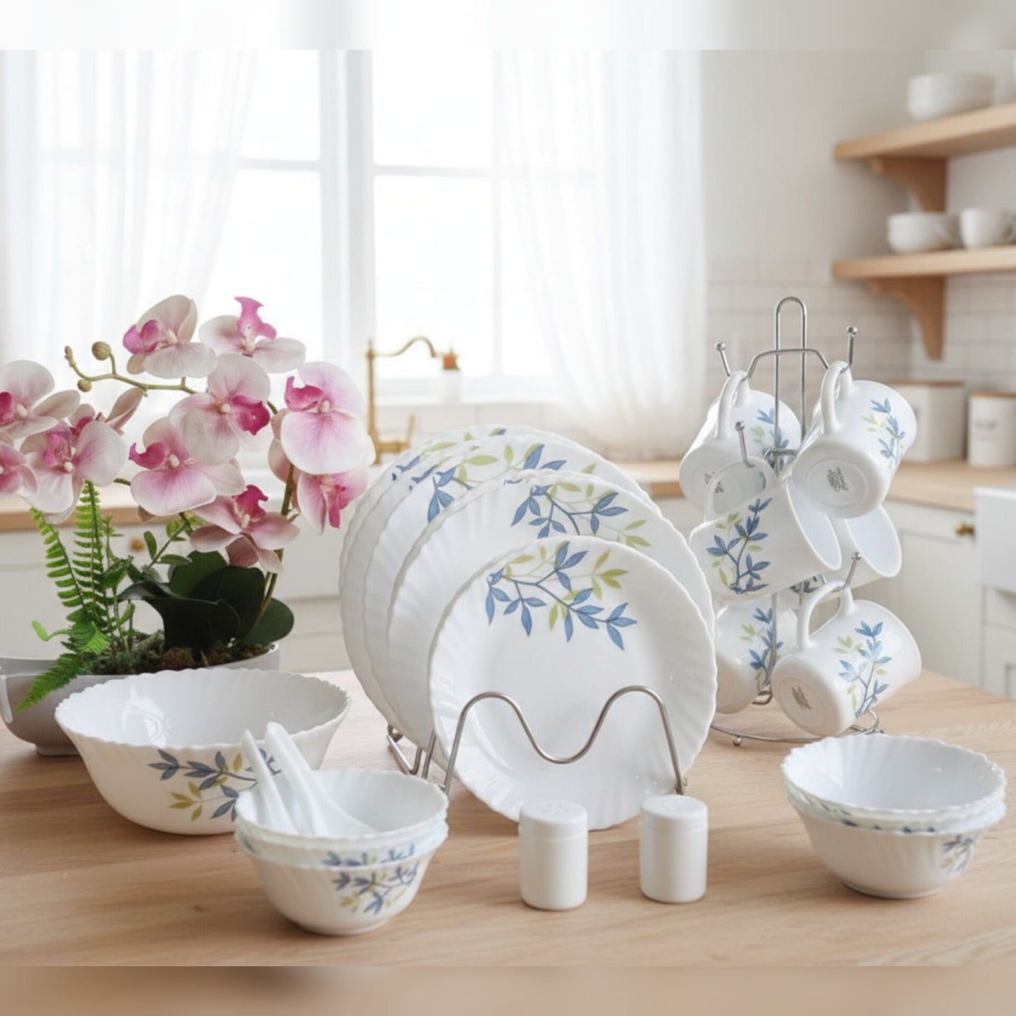 39Pc blue leaf dinner set 