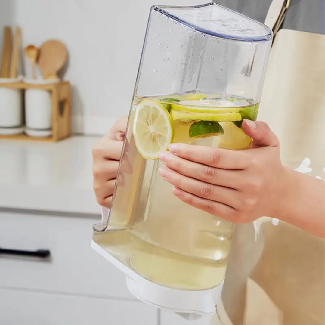 Airtight acrylic jug