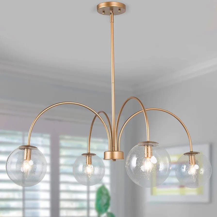 Minimalist pendant light with 4 bulbs