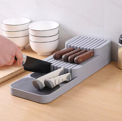 Knife organizer