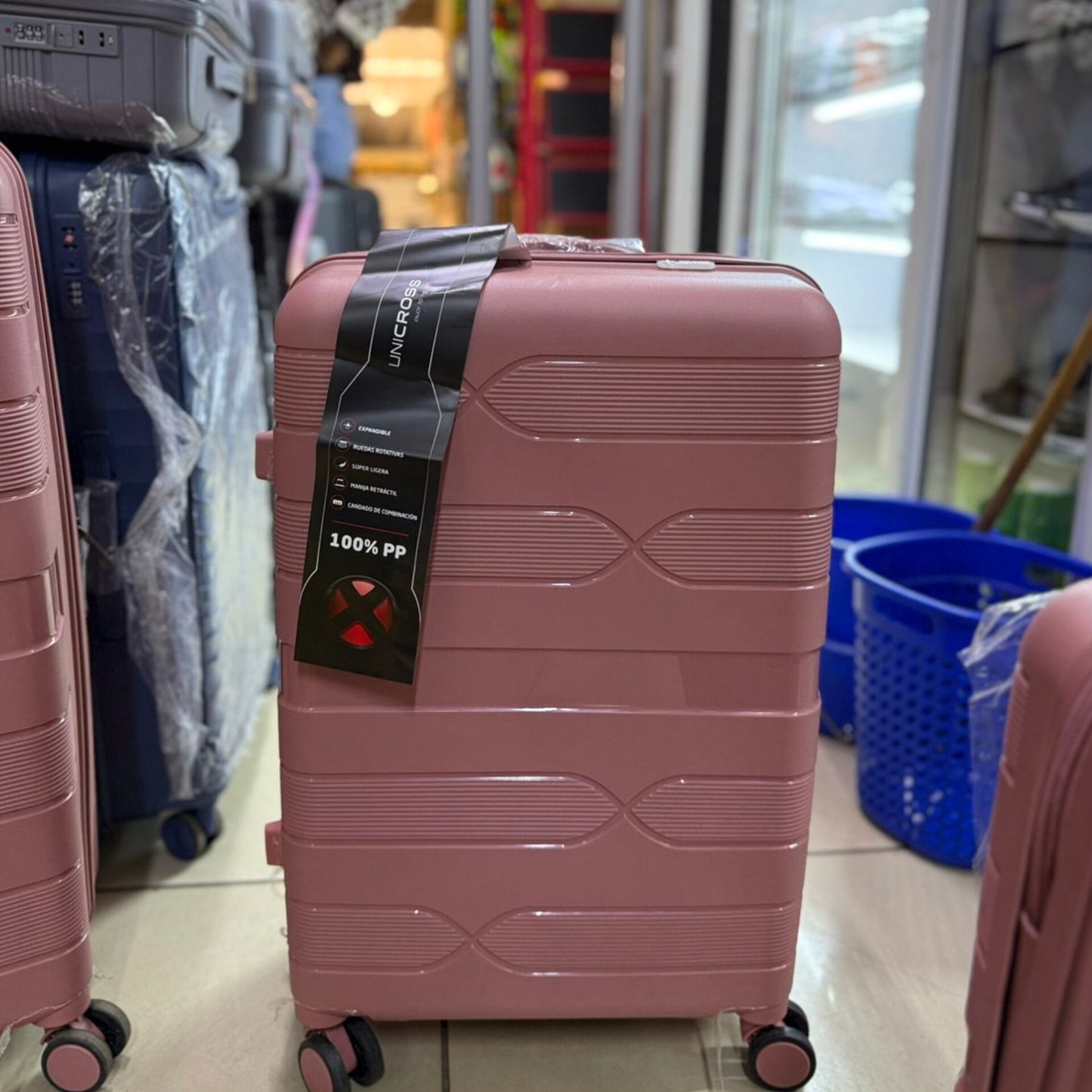 Medium suitcases 66cm