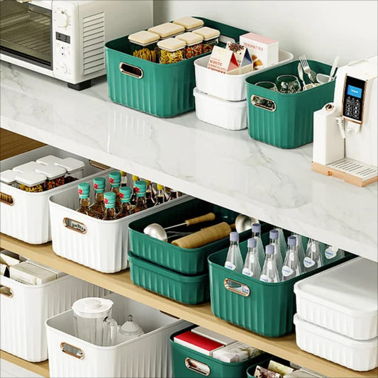 Storage basket with lid