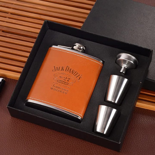Hip flask with 2 tot cups gift